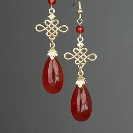 Dangle Earrings: Knot