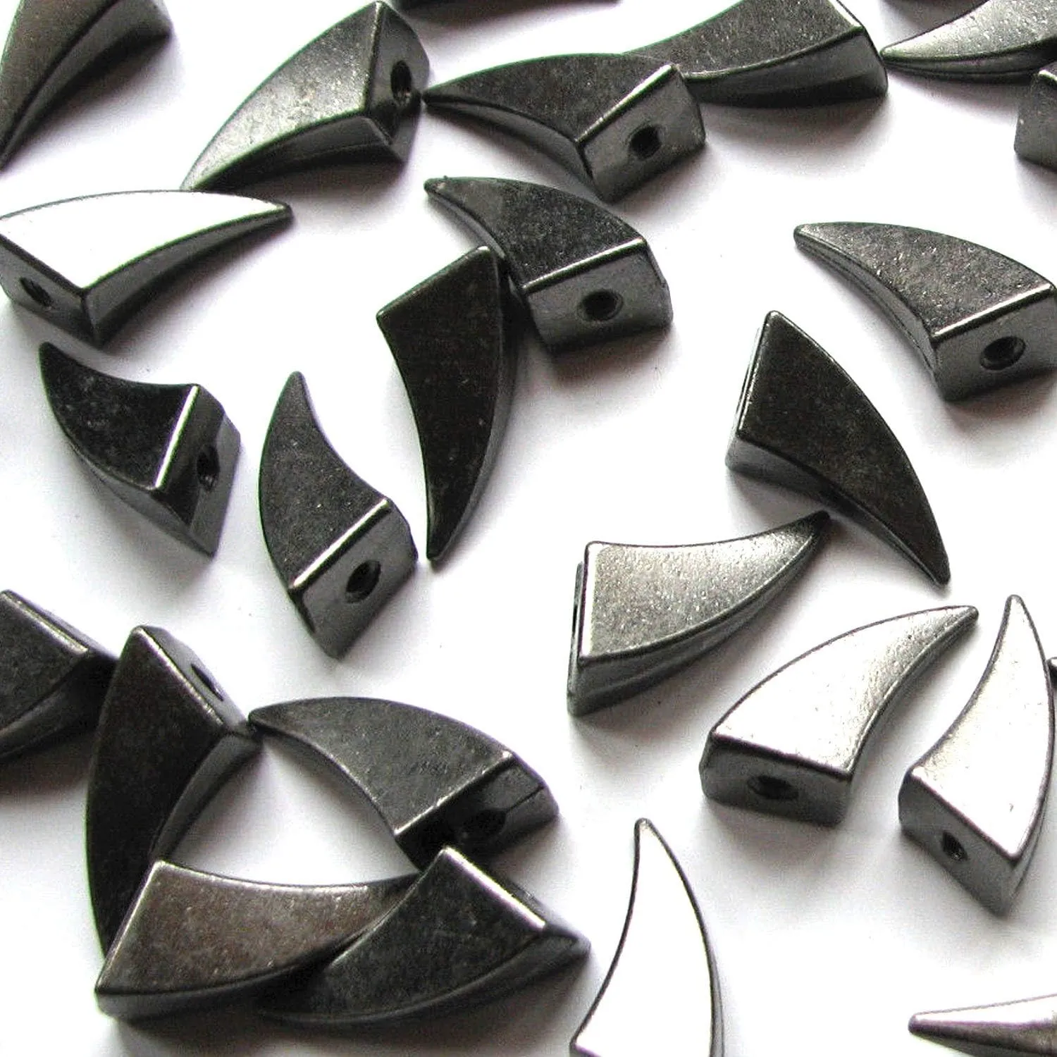 RUBYCA 17MM 100pcs Black Gunmetal Dragon Claw Spike and Studs Metal Screw-Back Spots Leather-Craft DIY Punk Leather Clothes